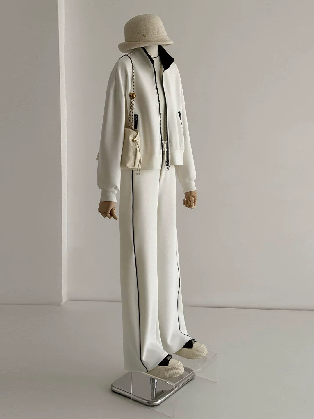 H3989 Women's Suit