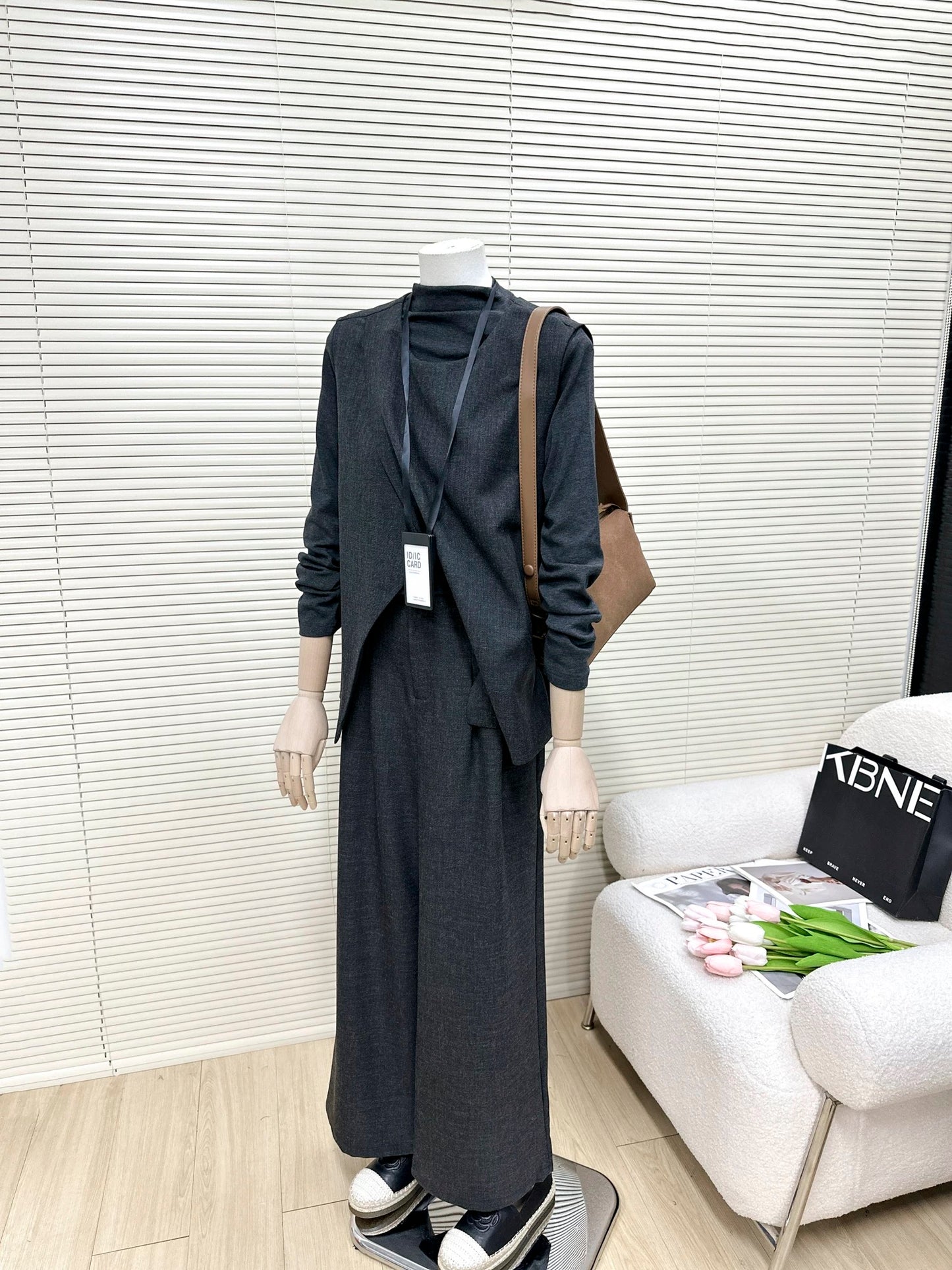 H1382 Women's Commuter Suit