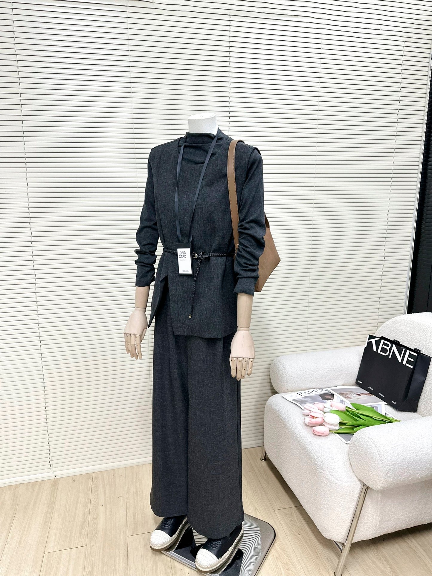 H1382 Women's Commuter Suit